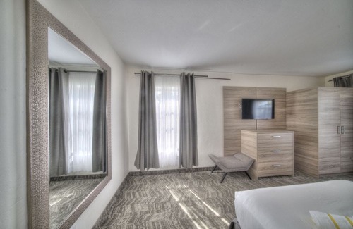Pompano Beach Hotel | Riverside Apartments by The Beach