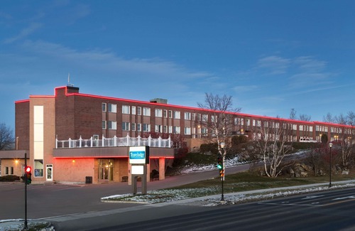 Baie Comeau Hotel | Travelodge by Wyndham Baie-Comeau