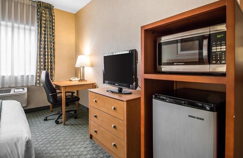 Dubuque Hotel | Quality Inn Dubuque on Hwy 20