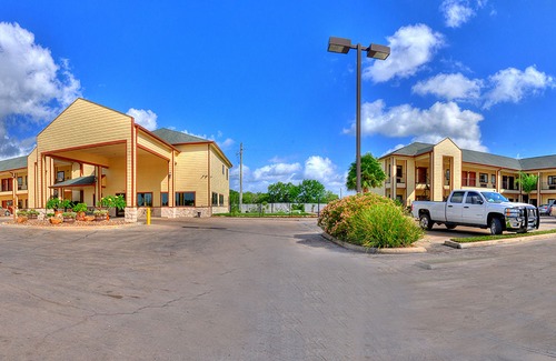 Victoria Hotel | Lone Star Inn and Suites Victoria