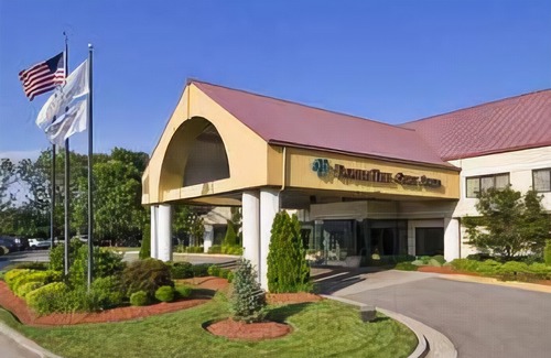 Sharonville Hotel | DoubleTree Suites by Hilton Cincinnati – Blue Ash