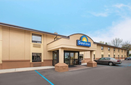 Iselin Hotel | Days Inn by Wyndham Iselin / Woodbridge