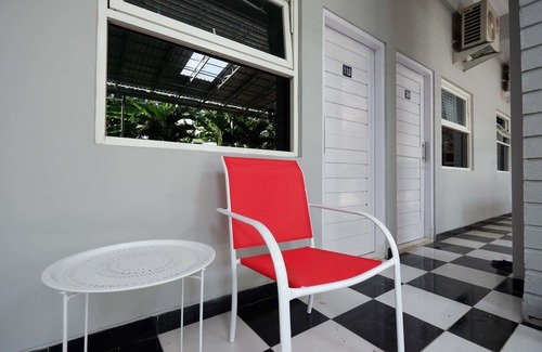 Laweyan Hotel | RedDoorz Near Solo Square 3