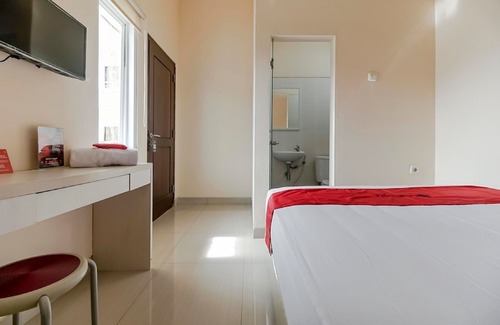 Palembang Hotel | RedDoorz Near Sriwijaya University Palembang 2