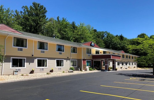 Stevens Point Hotel | Days Inn & Suites by Wyndham Stevens Point