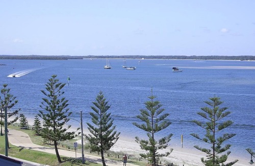 Biggera Waters Hotel | Windsurfer Resort