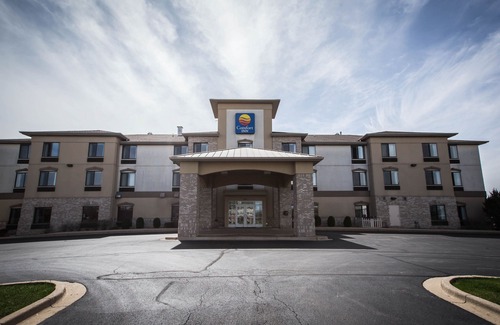 Village of Lakewood Hotel | Comfort Inn Crystal Lake - Algonquin