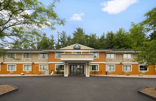 Stevens Point Hotel | Days Inn & Suites by Wyndham Stevens Point