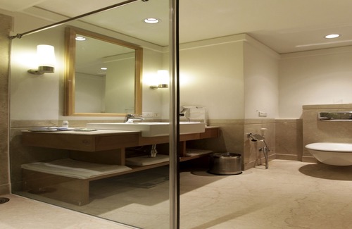 Sector 29 Hotel | Lemon Tree Premier 2, Gurugram