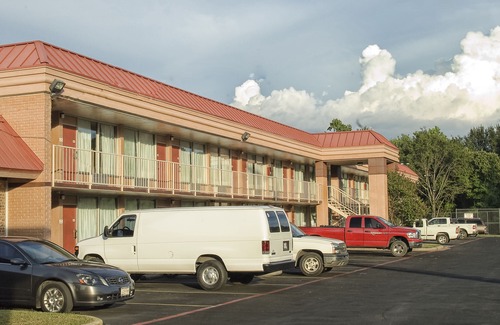 Palestine Hotel | Express Inn & Suites