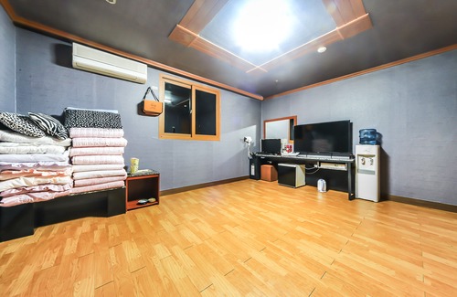 Somun Hotel | Geojedo Gohyeon Manhattan
