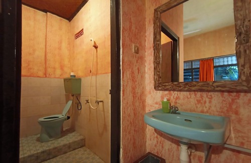 Lovina Hotel | Lovina Central Hostel