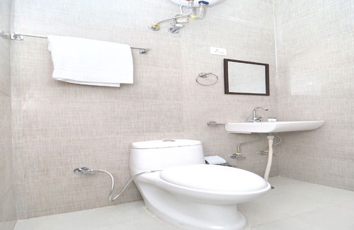 Sector 45 Hotel | OYO 33475 Hotel Orient View