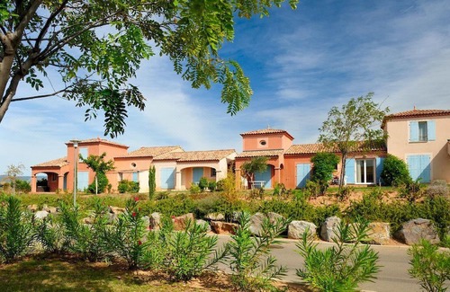 Homps Hotel | Vacancéole - Port Minervois, les Hauts du Lac