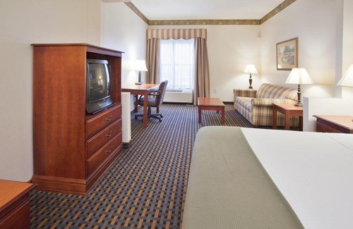Laurinburg Hotel | Holiday Inn Express Hotel & Suites Laurinburg, an IHG Hotel