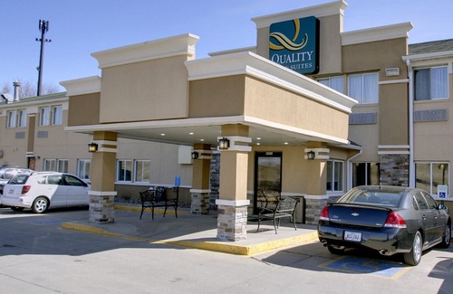 Greater South Side Hotel | Quality Inn & Suites des Moines Airport