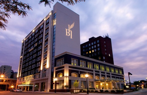 Downtown Hotel | Hotel Blackhawk, Autograph Collection