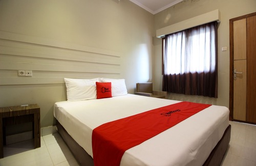 Sinduharjo Hotel | RedDoorz Plus @ Jalan Damai 2