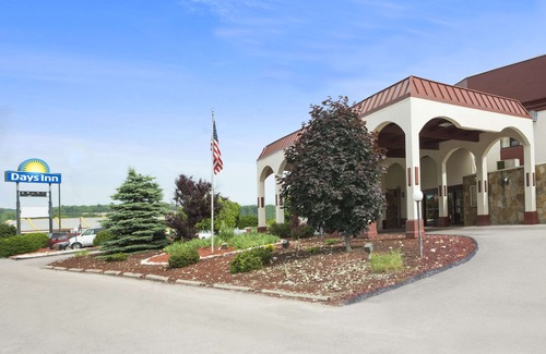 New Stanton Hotel | Days Inn by Wyndham New Stanton PA