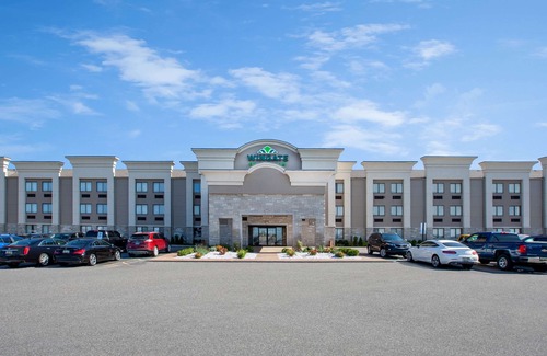 Romulus Hotel | Wingate by Wyndham Detroit Metro Airport