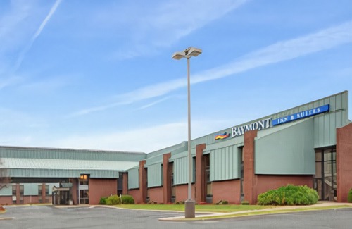 Elkhart Hotel | Baymont by Wyndham Elkhart