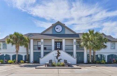 Hitchcock Hotel | Harborwalk Lodge