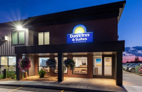 Duluth Hotel | Days Inn & Suites by Wyndham Duluth by The Mall