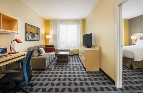 Red Deer Hotel | TownePlace Suites by Marriott Red Deer