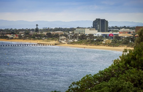 Frankston Hotel | Quest Frankston on The Bay