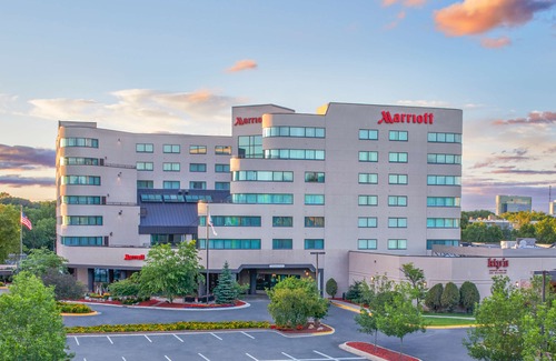 St. Louis Park Hotel | Minneapolis Marriott West