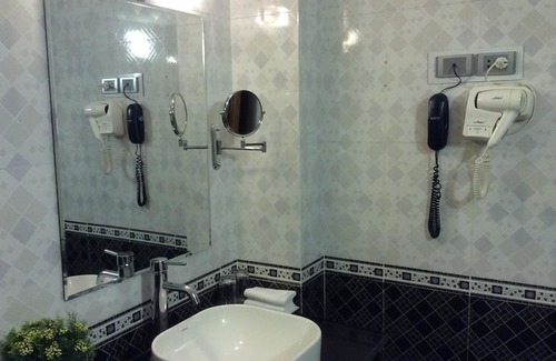 Dich Vong Hotel | RedDoorz Plus near Cau Giay Park