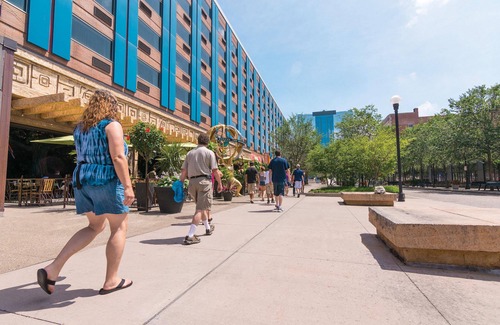 Downtown Niagara Falls Hotel | Sheraton Niagara Falls