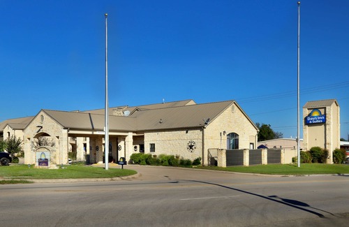 Llano Hotel | Days Inn & Suites by Wyndham Llano