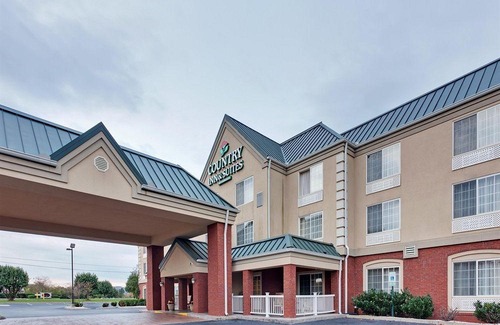 Clinton Hotel | Baymont by Wyndham Clinton