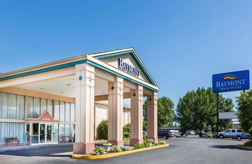 Berwick Hotel | Baymont by Wyndham des Moines North