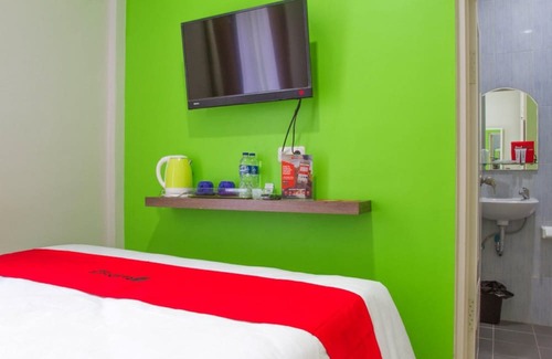 Bandung Hotel | RedDoorz Near Pasar Baru Bandung