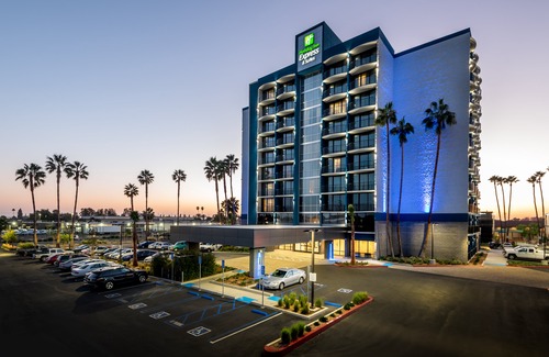 Lyon Street Hotel | Holiday Inn Express and Suites Santa Ana - Orange County, an Ihg Hotel