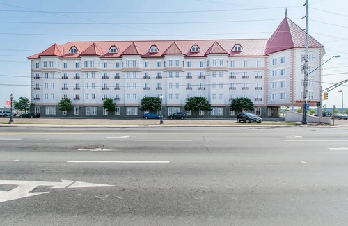 Moncton Hotel | Chateau Moncton Trademark Collection by Wyndham