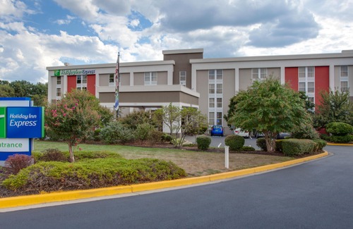 Camp Springs Hotel | Holiday Inn Express Washington DC East- Andrews AFB, an Ihg Hotel