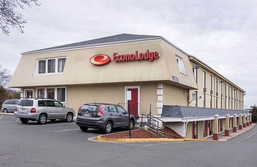 Dumfries Hotel | Econo Lodge Near Quantico Marine Base