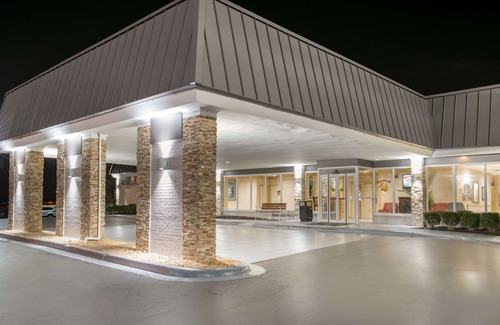 Englewood Hotel | Clarion Inn Dayton Airport