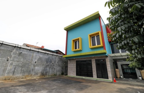 Cawang Hotel | RedDoorz Plus Near Halim Perdanakusuma 2