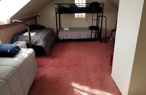 Hamtramck Hotel | Hamtramck Hostel
