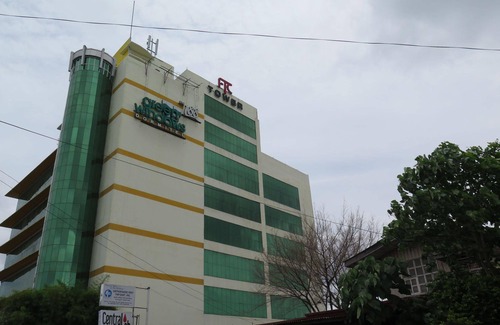 Poblacion District Hotel | OYO 826 Green Windows Dormitel