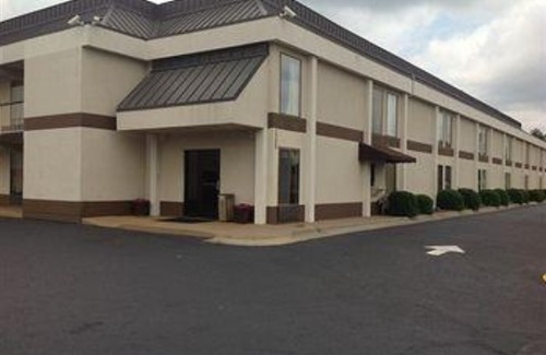 Westover Hotel | Days Inn & Suites by Wyndham Fort Bragg/Cross Creek Mall