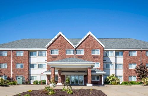 Dubuque Hotel | MainStay Suites Dubuque at Hwy 20