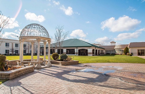Elmhurst Hotel | Clarion Inn Elmhurst - Oakbrook