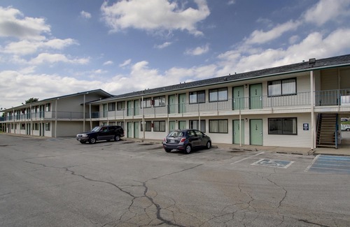 Greater South Side Hotel | Quality Inn & Suites des Moines Airport