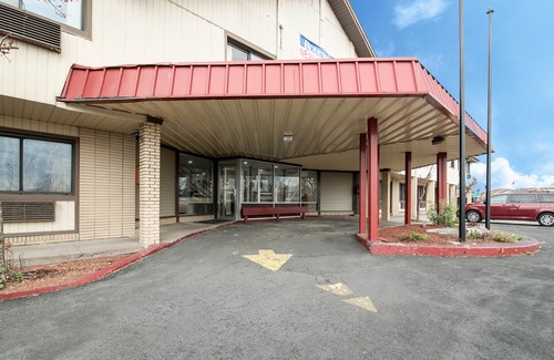 Syracuse Hotel | Rodeway Inn Syracuse
