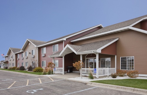 Paynesville Hotel | Paynesville Inn & Suites